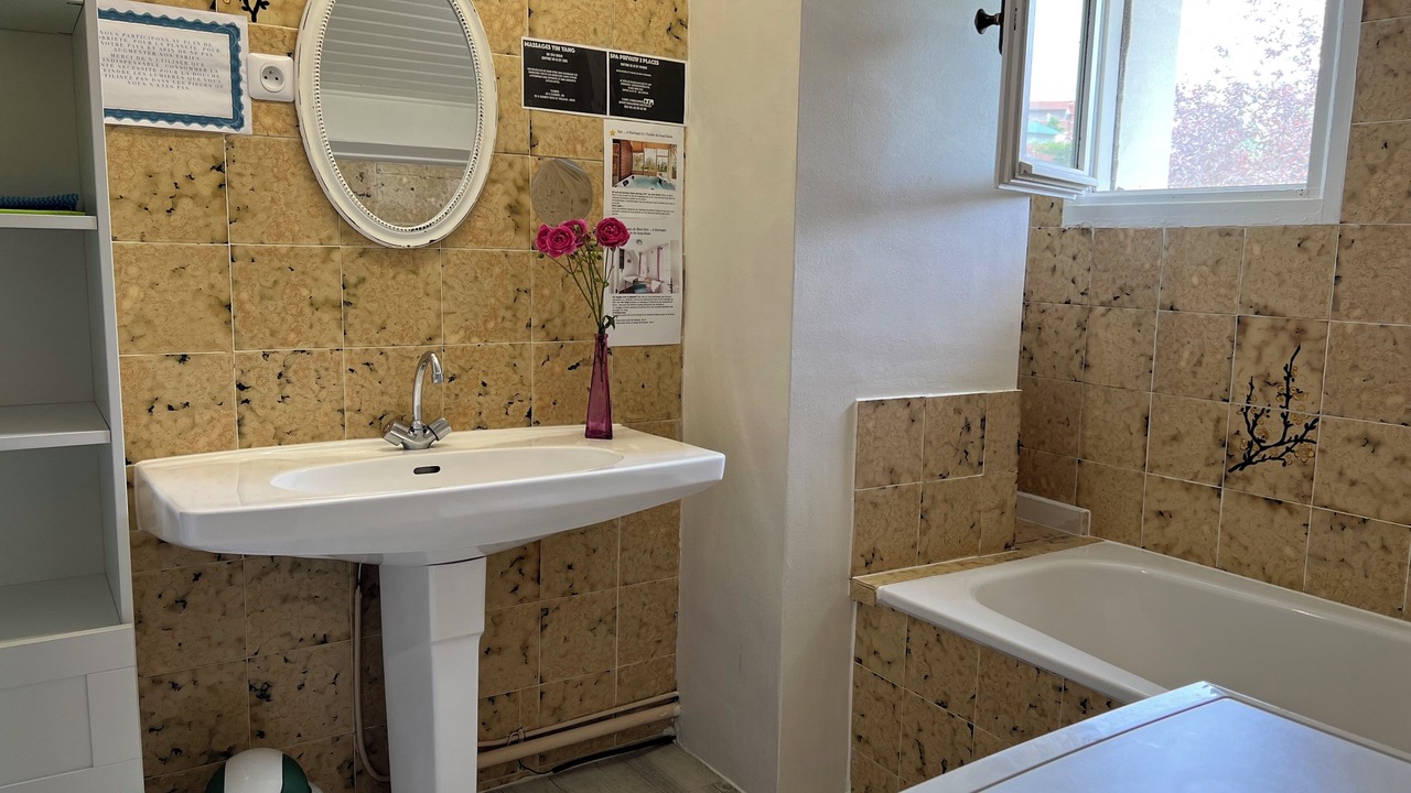 Photo of Bathroom in Maringes