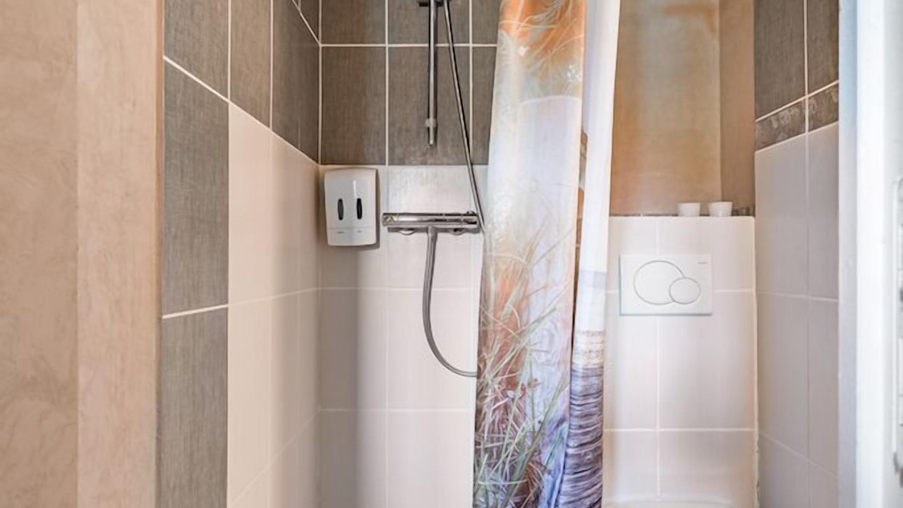 Photo of Bathroom in Maringes