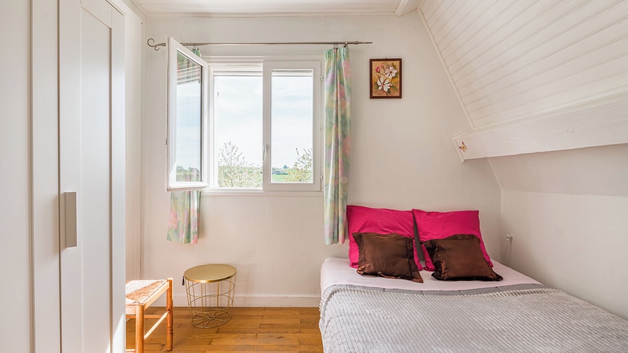 Photo of Bedroom in Maringes