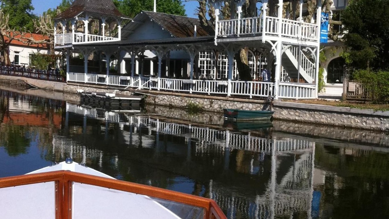 Photo of Buildings in Olivet