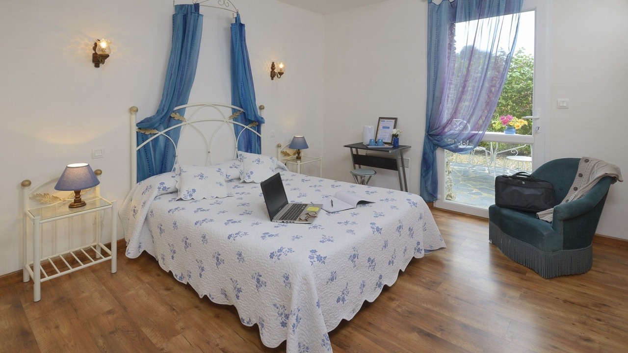 Photo of Bedroom in Sainte-Gemme-d'Andigne