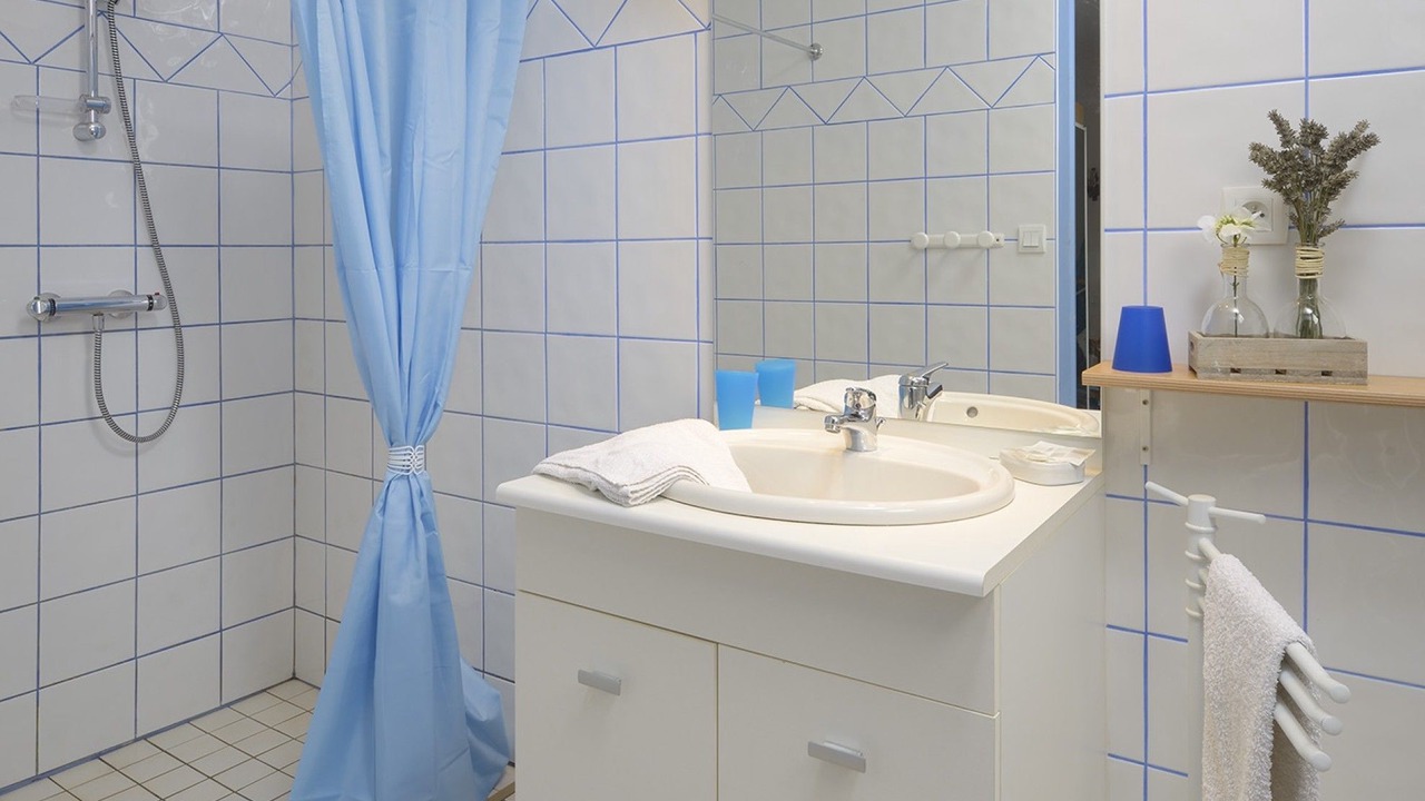 Photo of Bathroom in Sainte-Gemme-d'Andigne