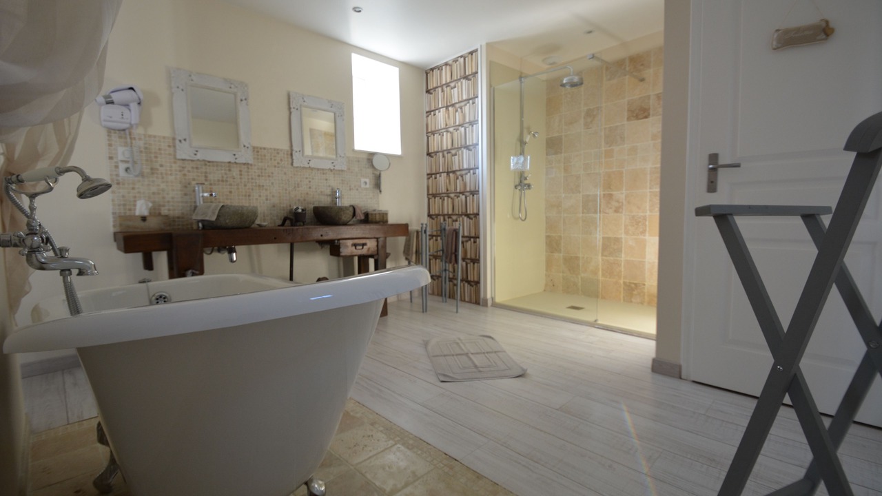 Photo of Others in Longeves