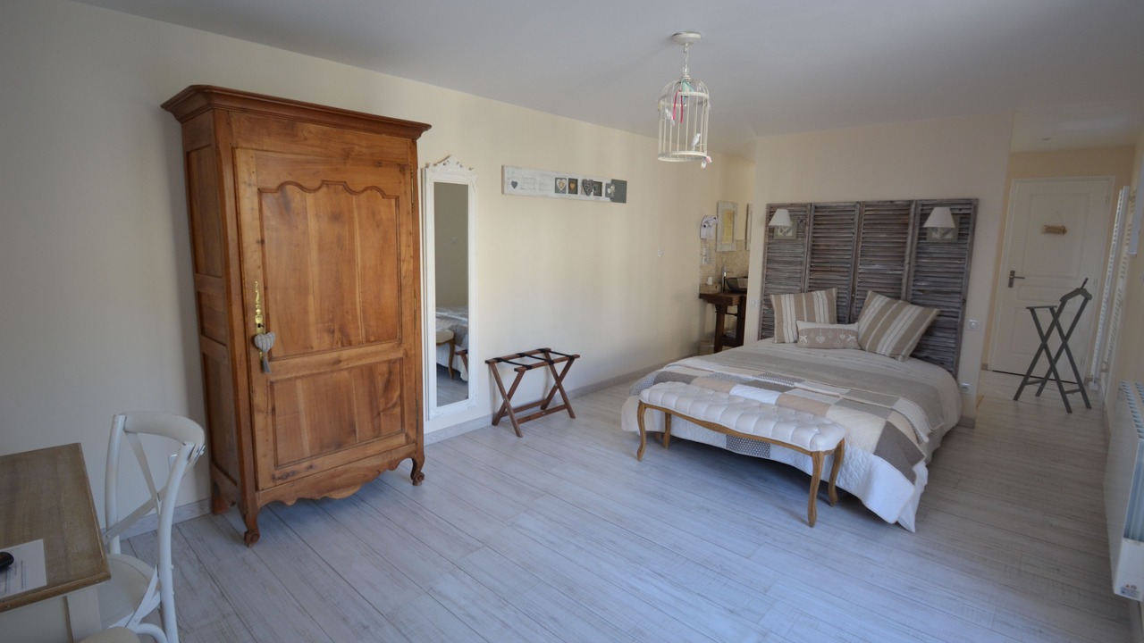 Photo of Others in Longeves