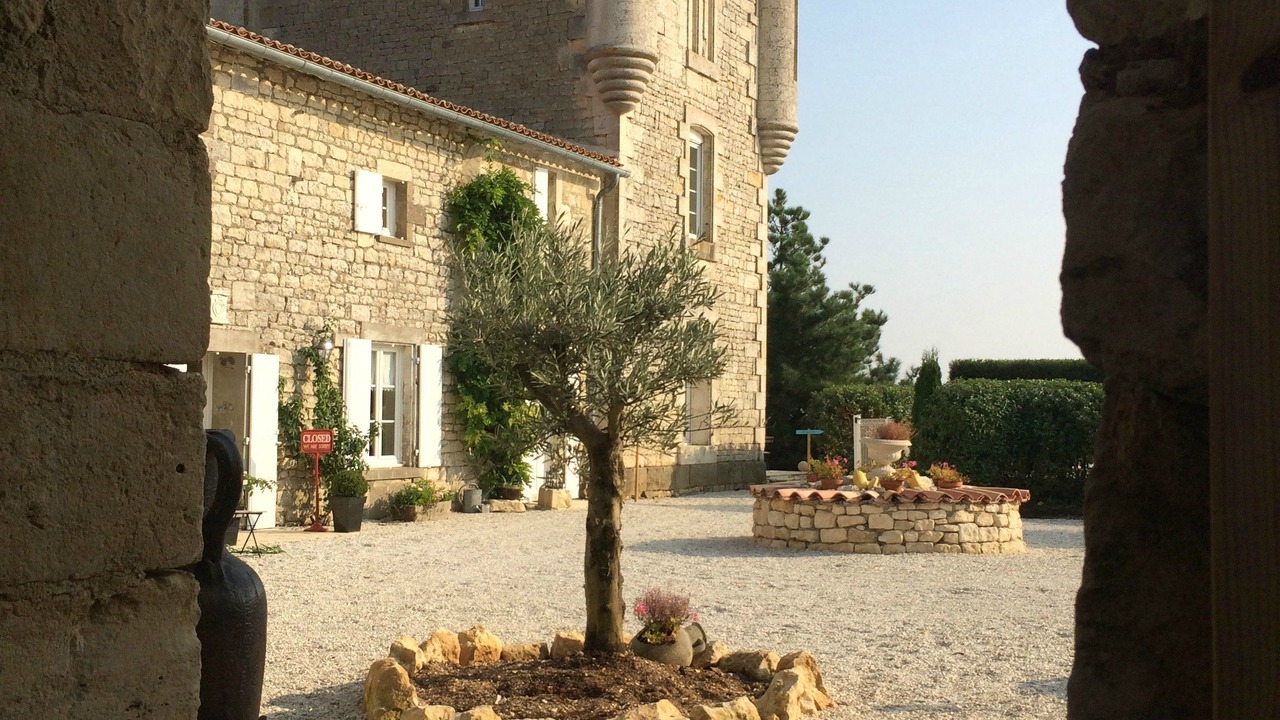 Photo of Outdoor in Longeves