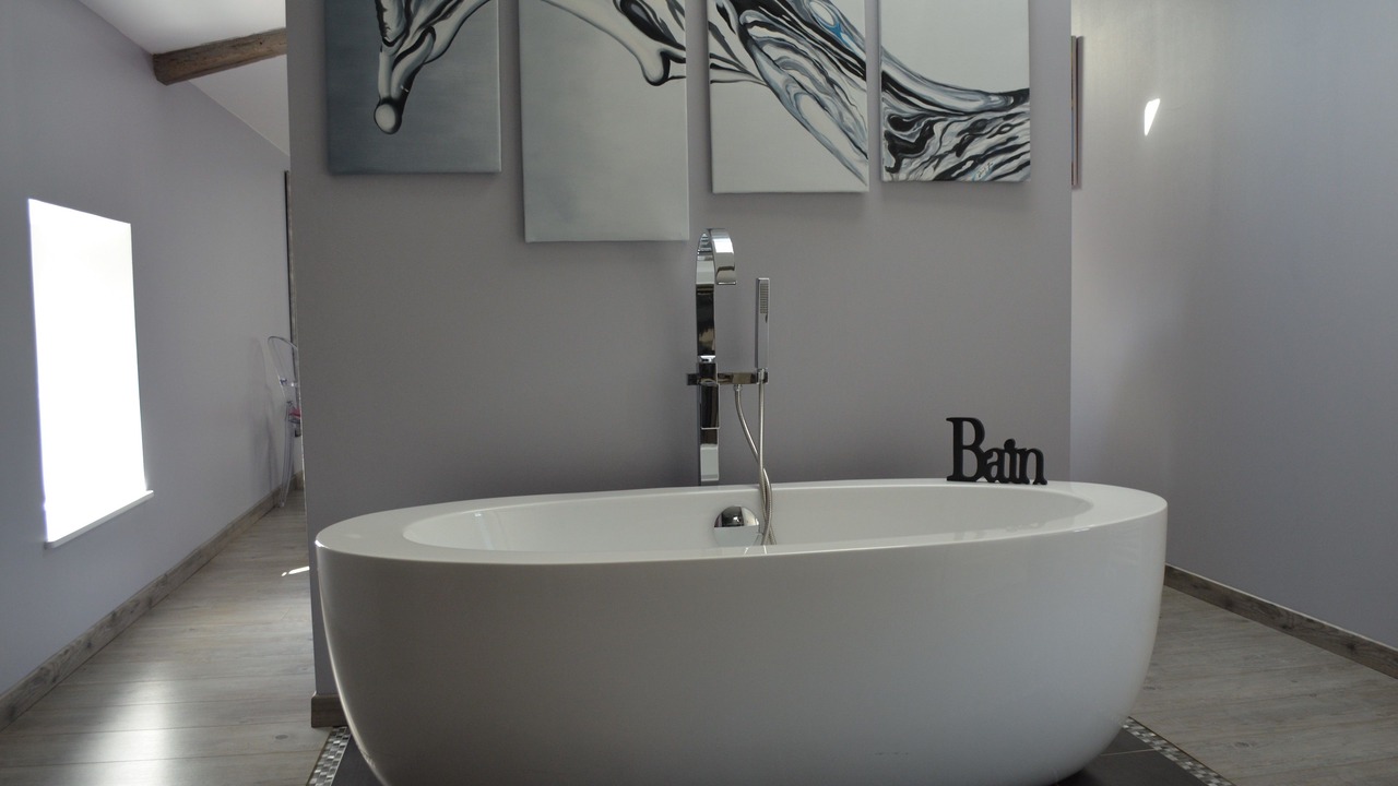 Photo of Bathroom in Longeves