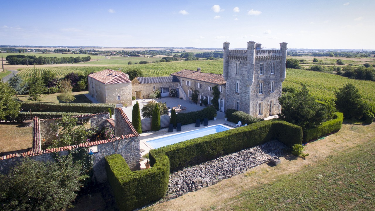 Photo of Outdoor in Longeves