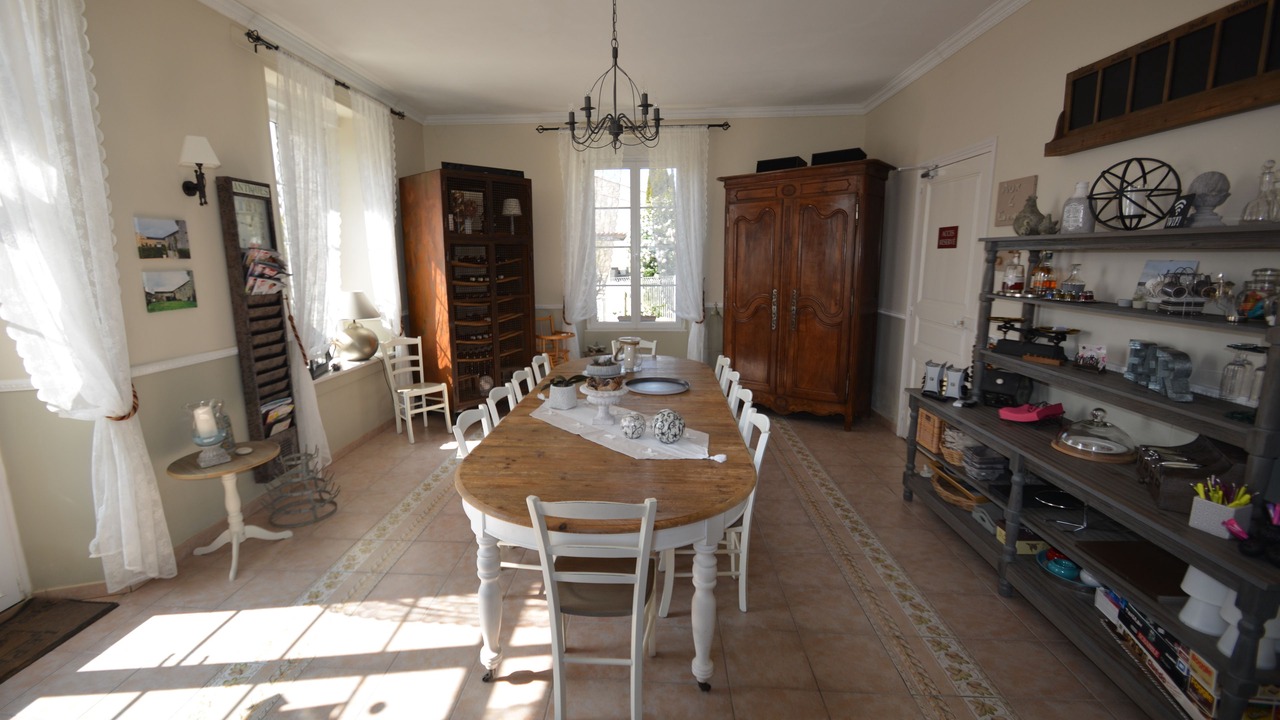 Photo of Others in Longeves