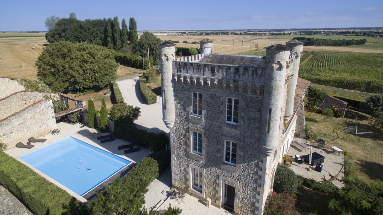 Photo of Outdoor in Longeves