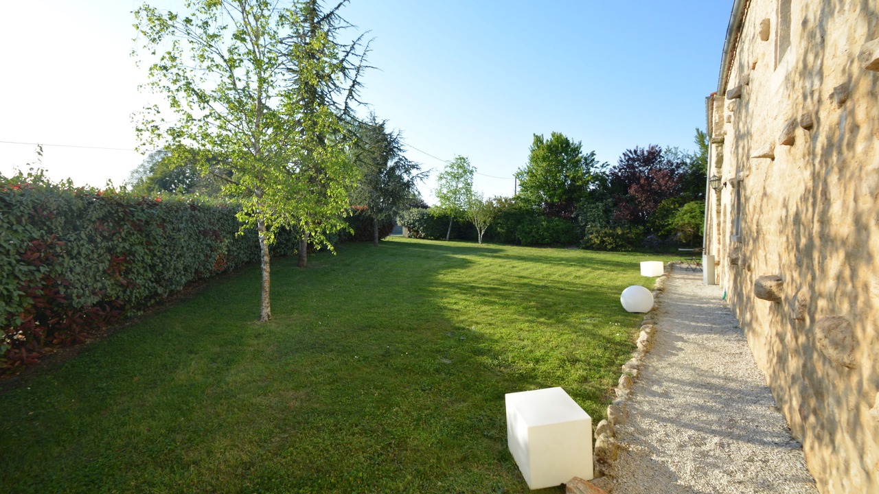 Photo of Outdoor in Longeves