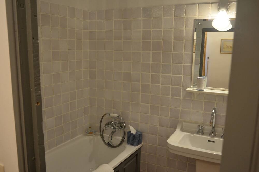 Photo of Bathroom in Esparron-de-Verdon