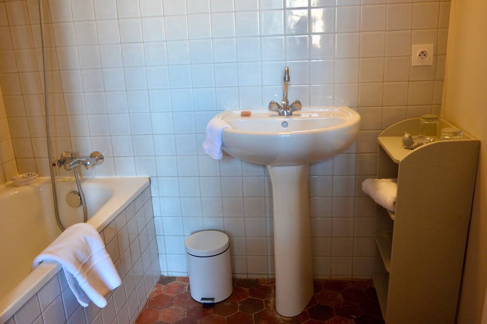 Photo of Bathroom in Esparron-de-Verdon