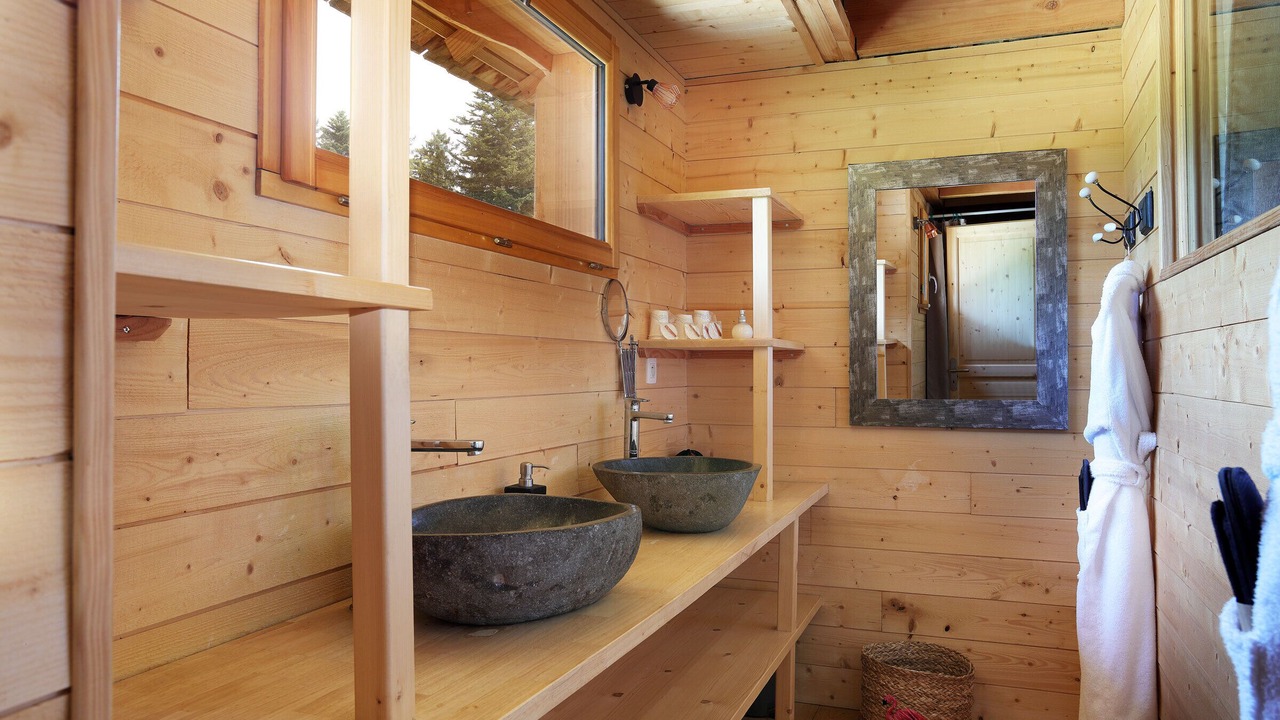 Photo of Bathroom in Larringes