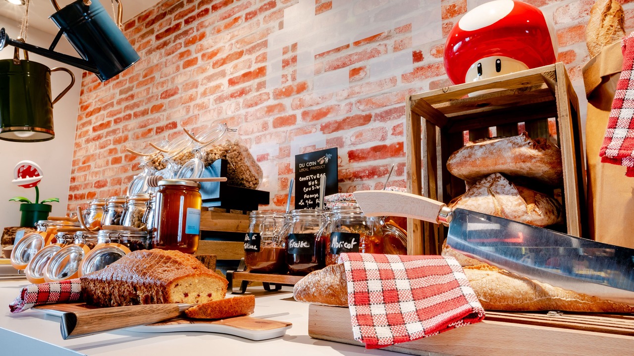 Photo of Others in Bron