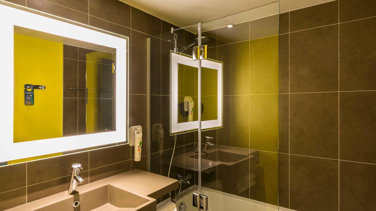 Photo of Others in Bron