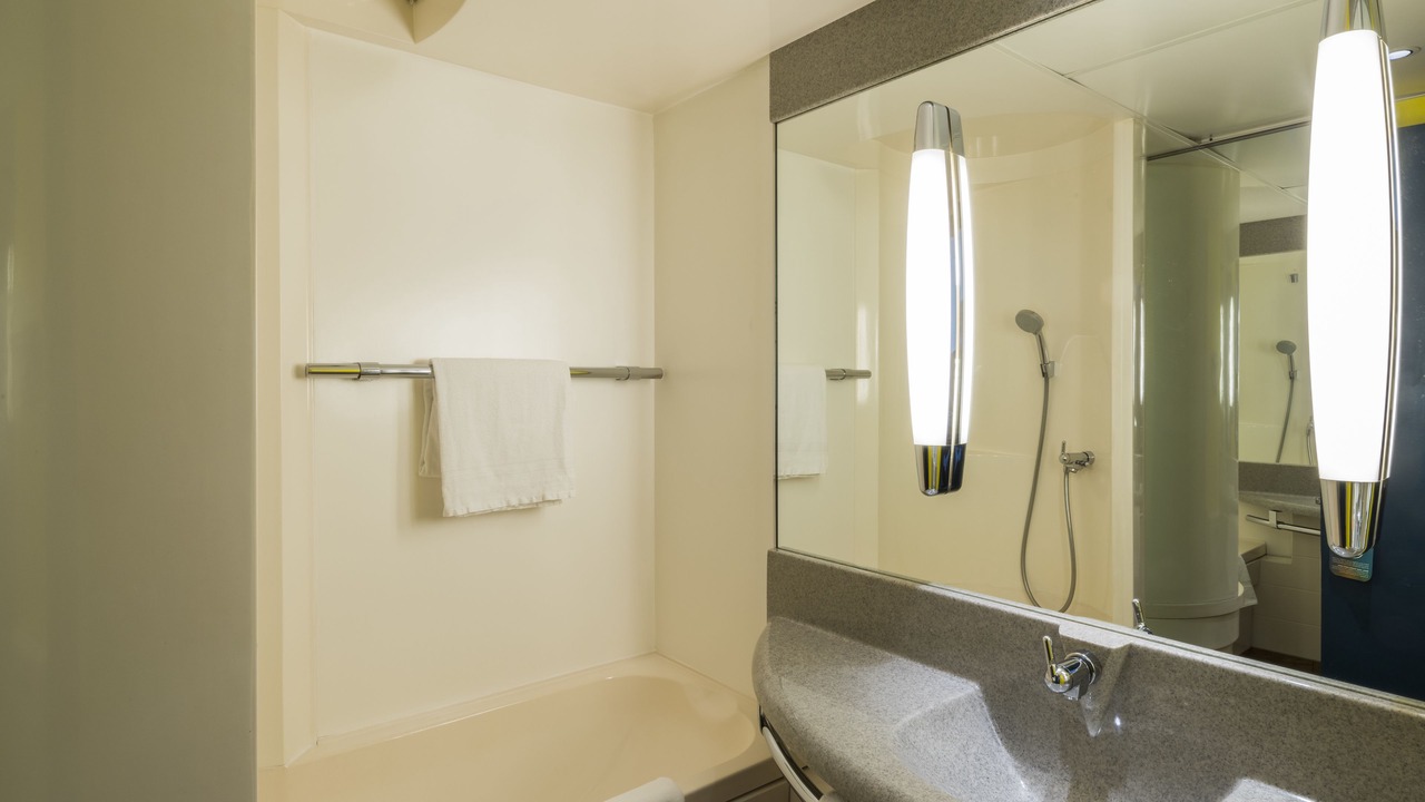 Photo of Others in Bron