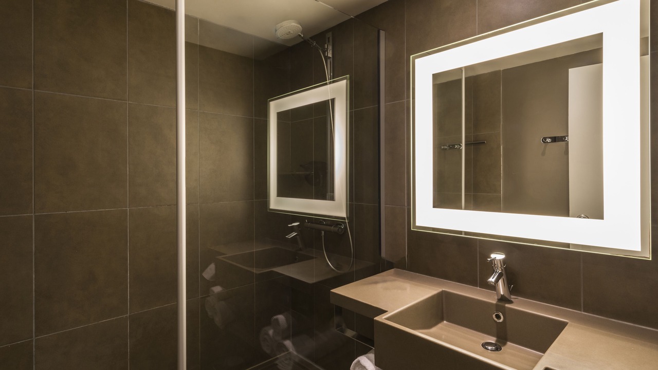 Photo of Others in Bron