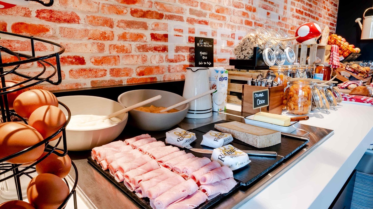 Photo of Others in Bron