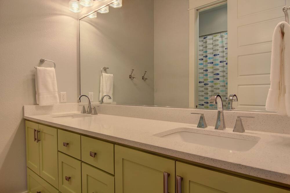 Photo of Bathroom in Cinnamon Shore