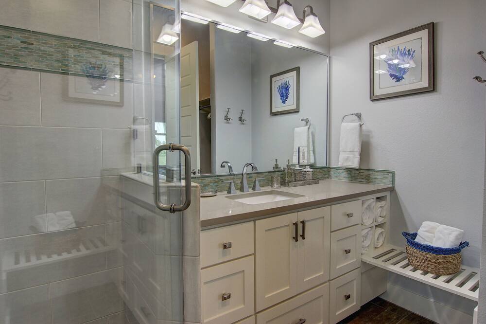 Photo of Bathroom in Cinnamon Shore