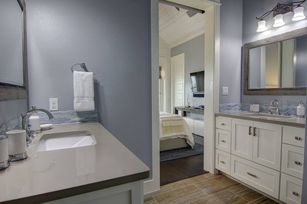 Photo of Bathroom in Cinnamon Shore