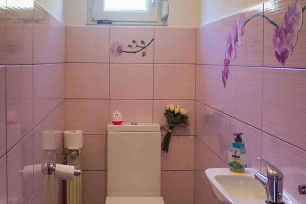 Photo of Bathroom in Buzdohanj