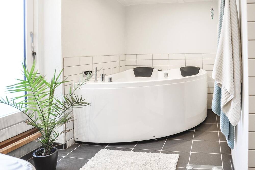 Photo of Bathroom in Helnæs By