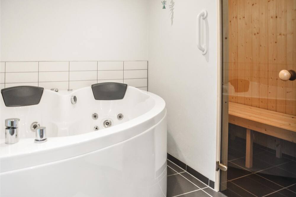 Photo of Bathroom in Helnæs By