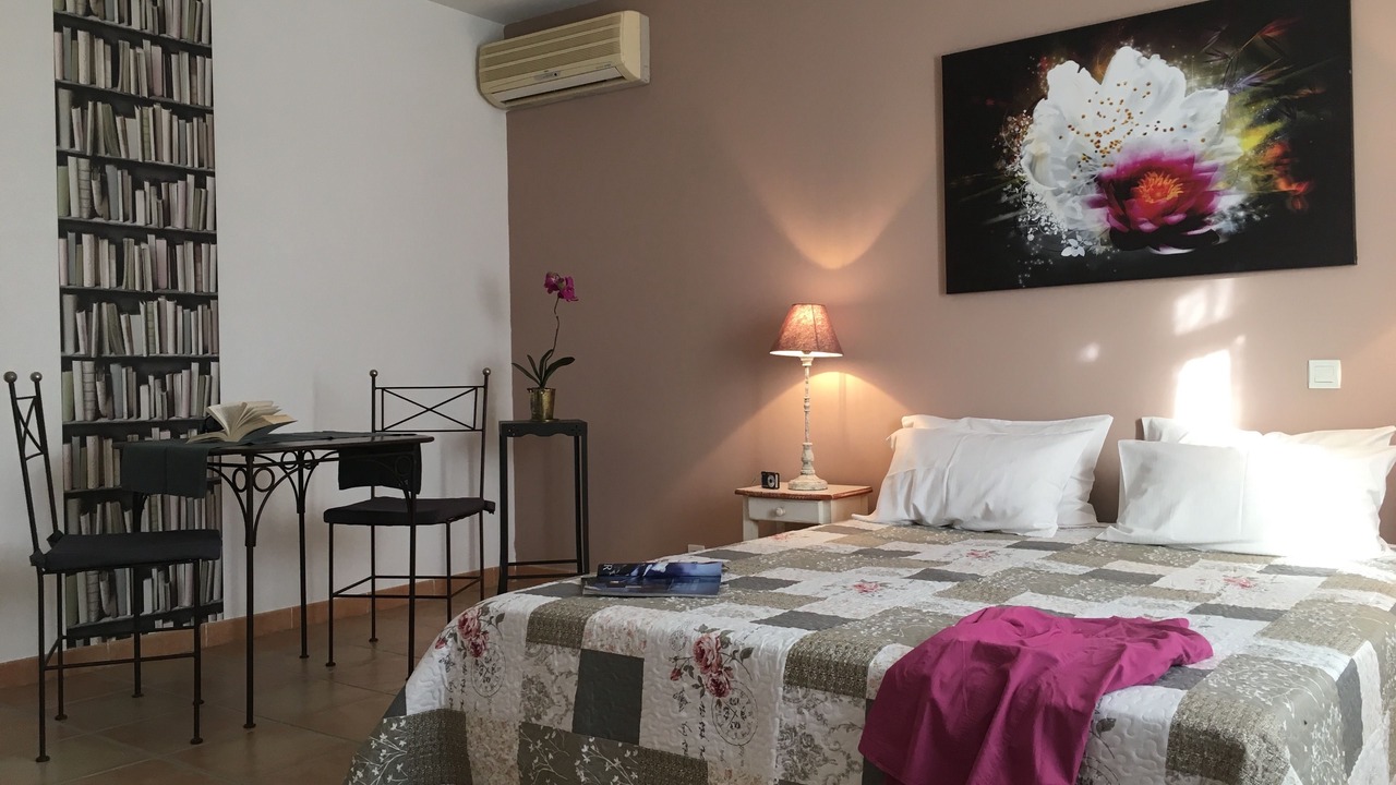 Photo of Bedroom in Roussillon