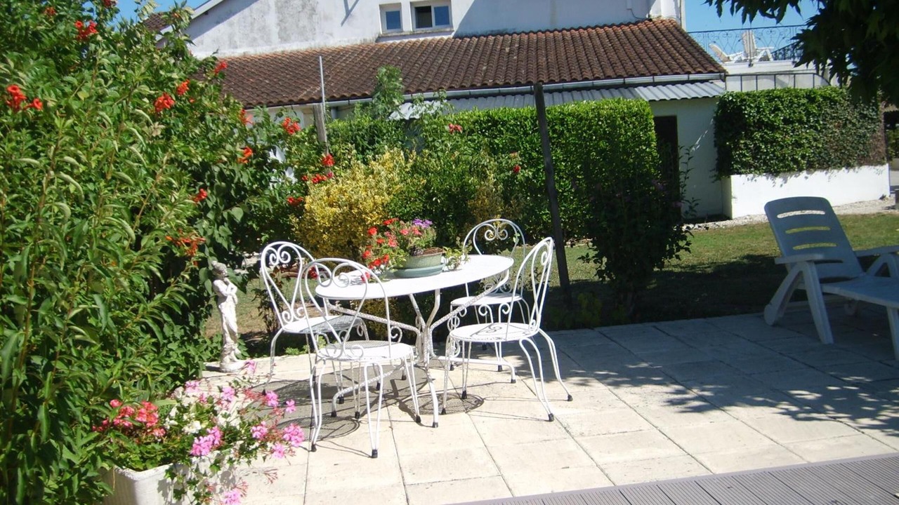 Photo of Patio Balcony in Saint-Laurent-des-Vignes