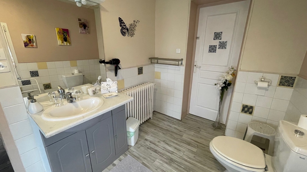 Photo of Bathroom in Saint-Laurent-des-Vignes