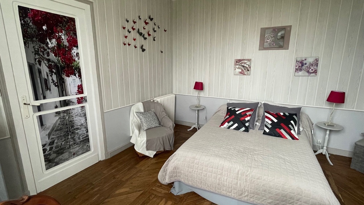 Photo of Bedroom in Saint-Laurent-des-Vignes