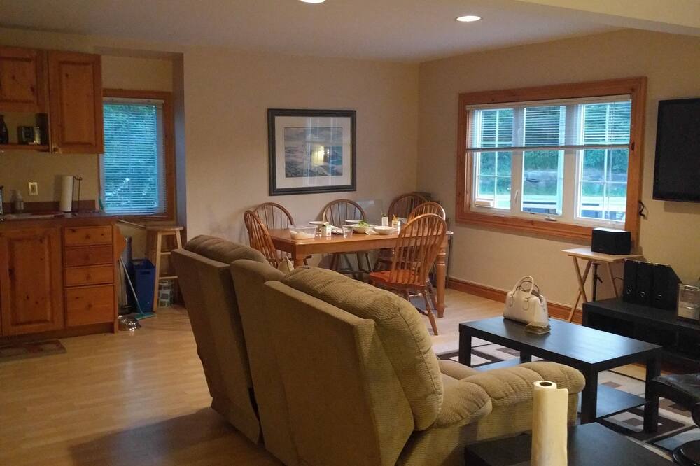 Photo of Livingroom in Gravenhurst