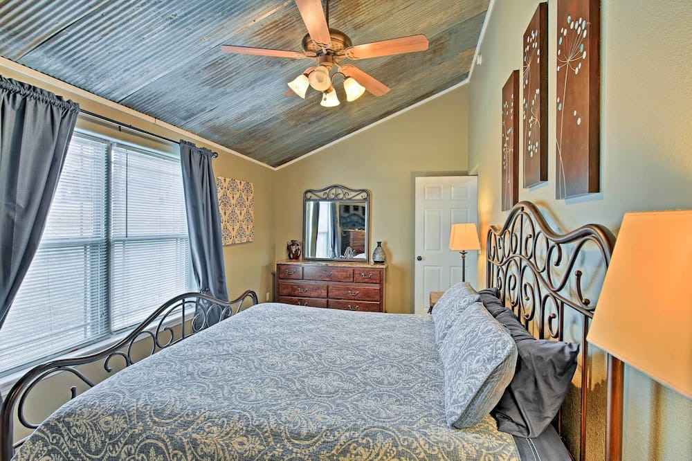 Photo of Bedroom in Broken Arrow