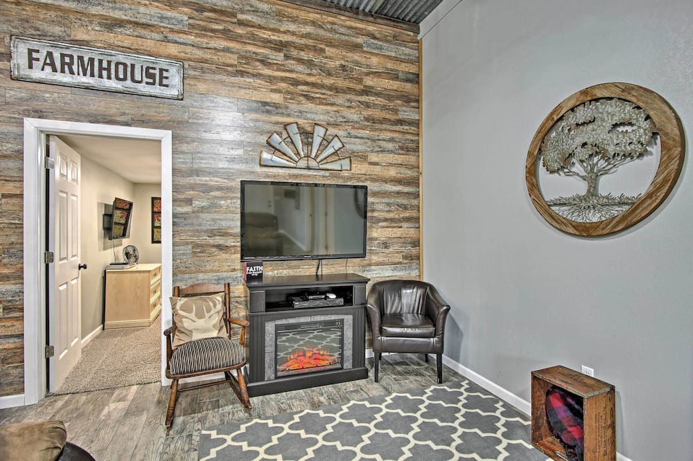 Photo of Livingroom in Broken Arrow