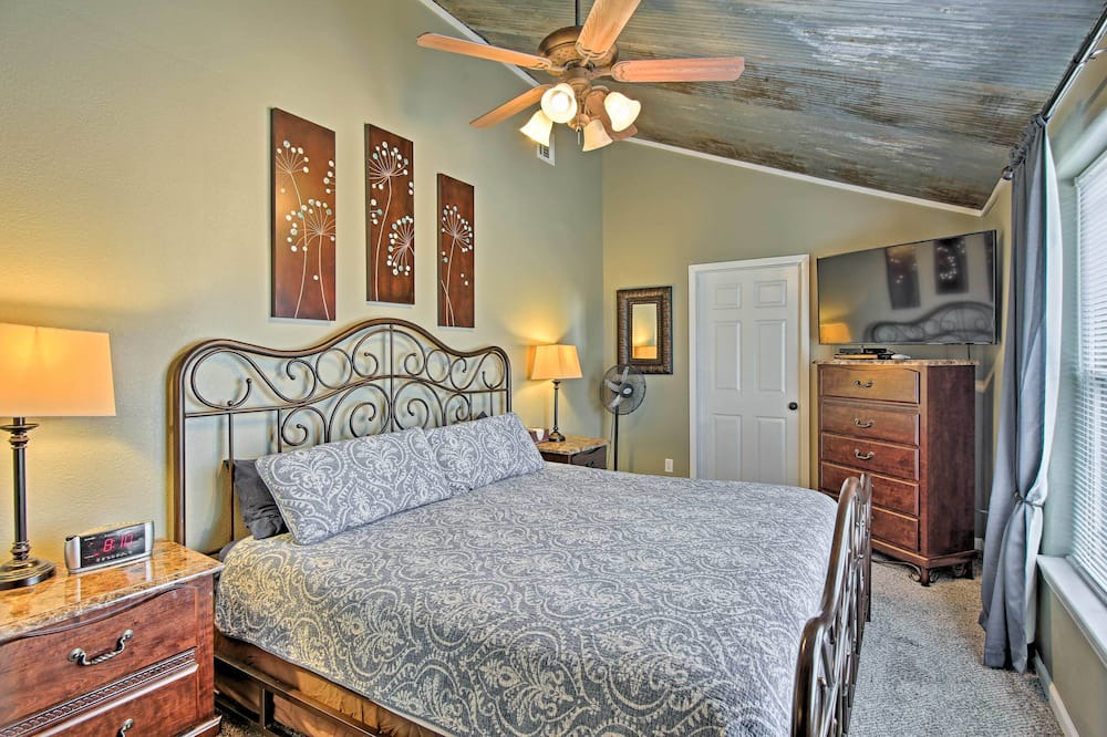 Photo of Bedroom in Broken Arrow