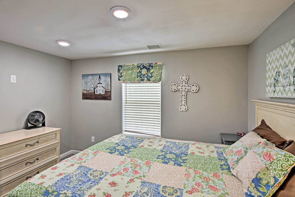 Photo of Bedroom in Broken Arrow