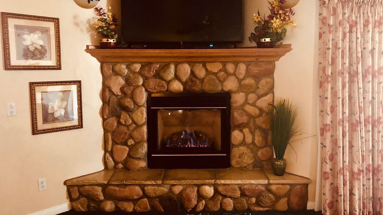 Photo of Bedroom in Running Springs