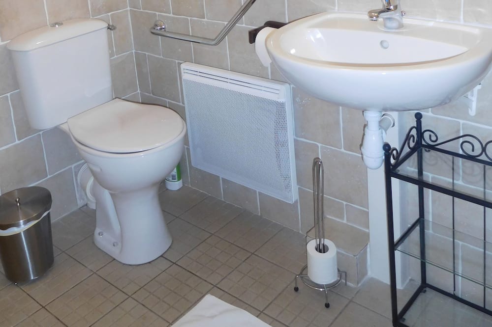 Photo of Bathroom in Cande