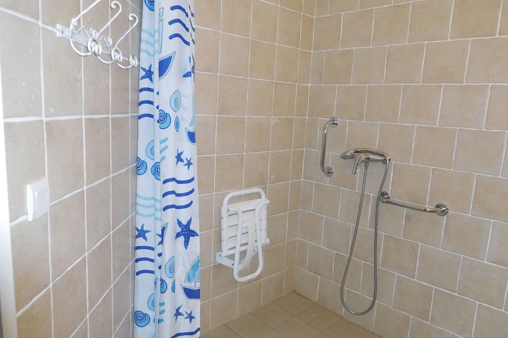 Photo of Bathroom in Cande