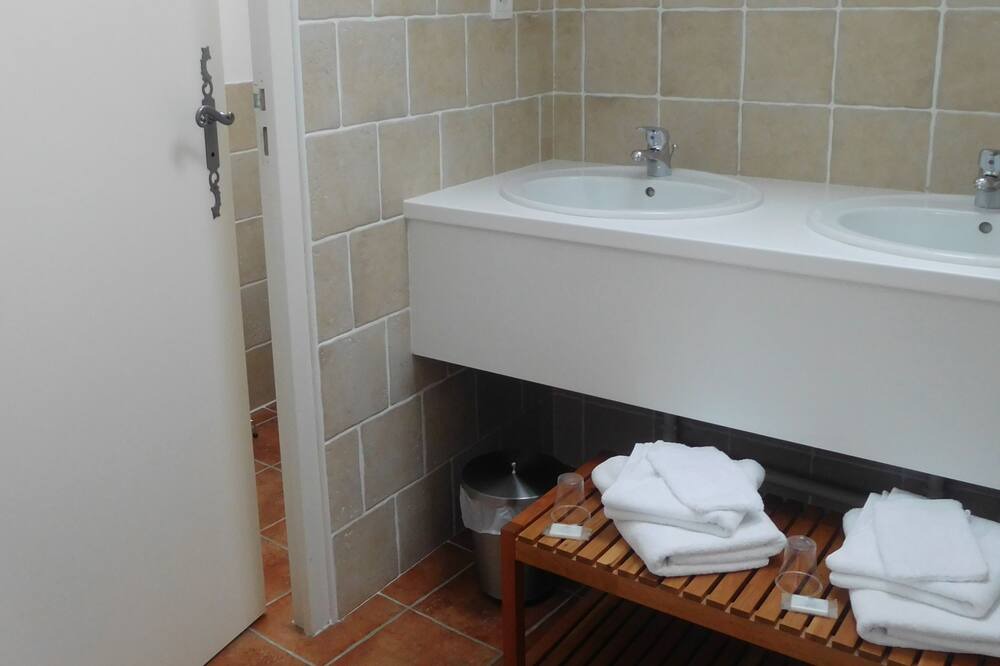 Photo of Bathroom in Cande