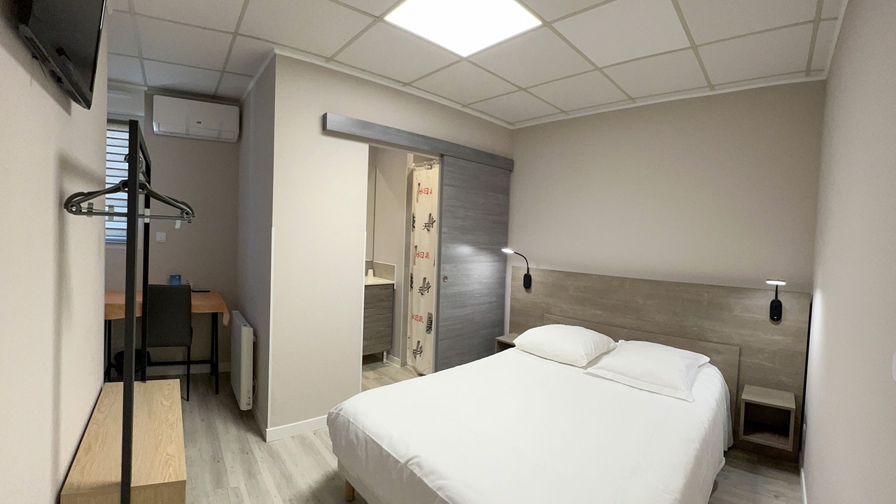 Photo of Bedroom in Beaumont-en-Veron