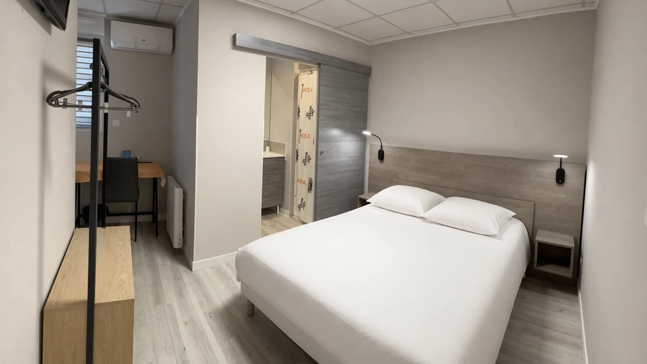 Photo of Bedroom in Beaumont-en-Veron