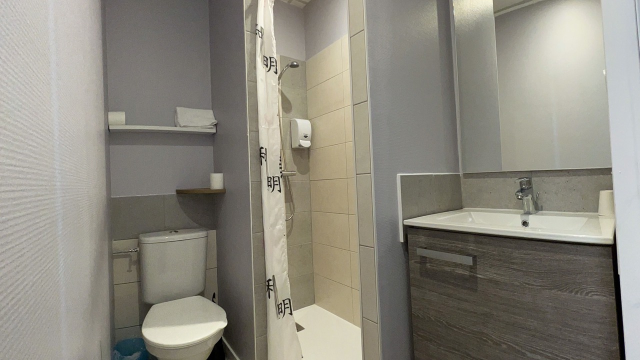 Photo of Bathroom in Beaumont-en-Veron