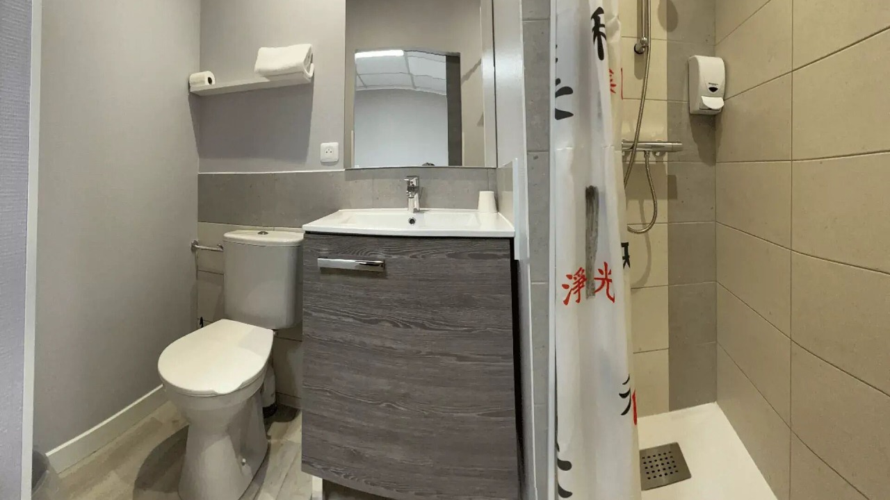 Photo of Bathroom in Beaumont-en-Veron