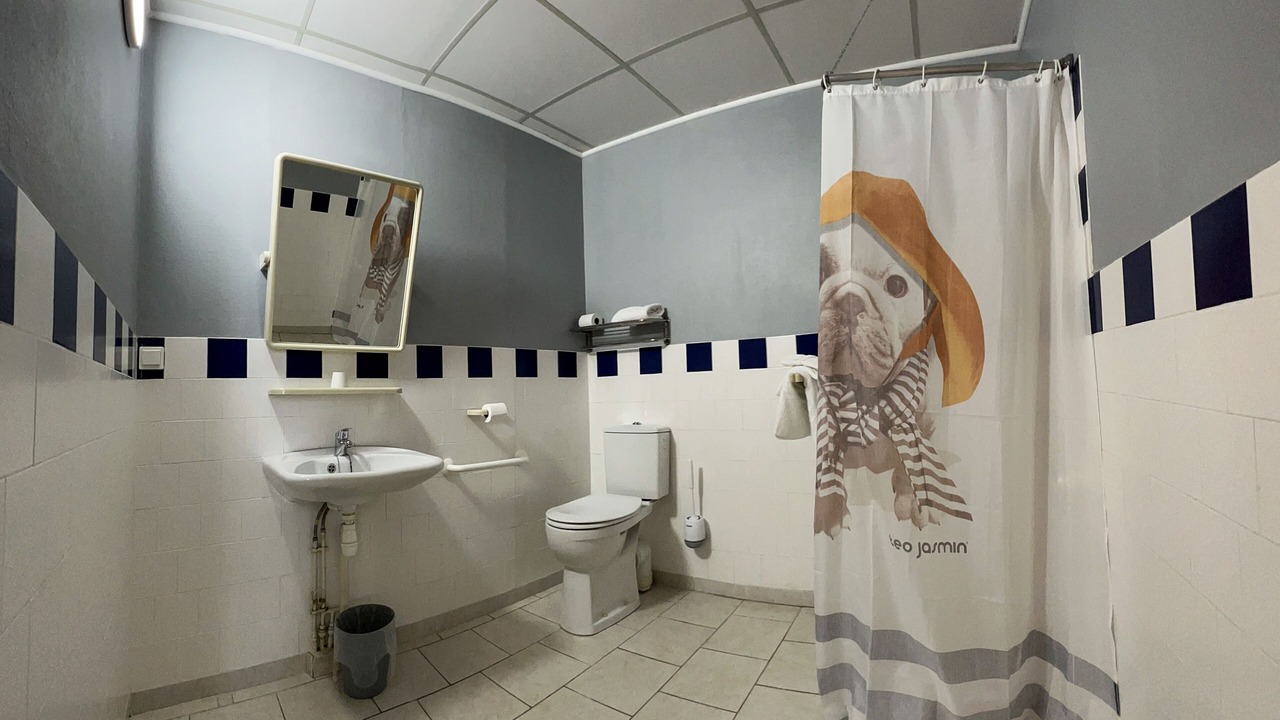 Photo of Bathroom in Beaumont-en-Veron