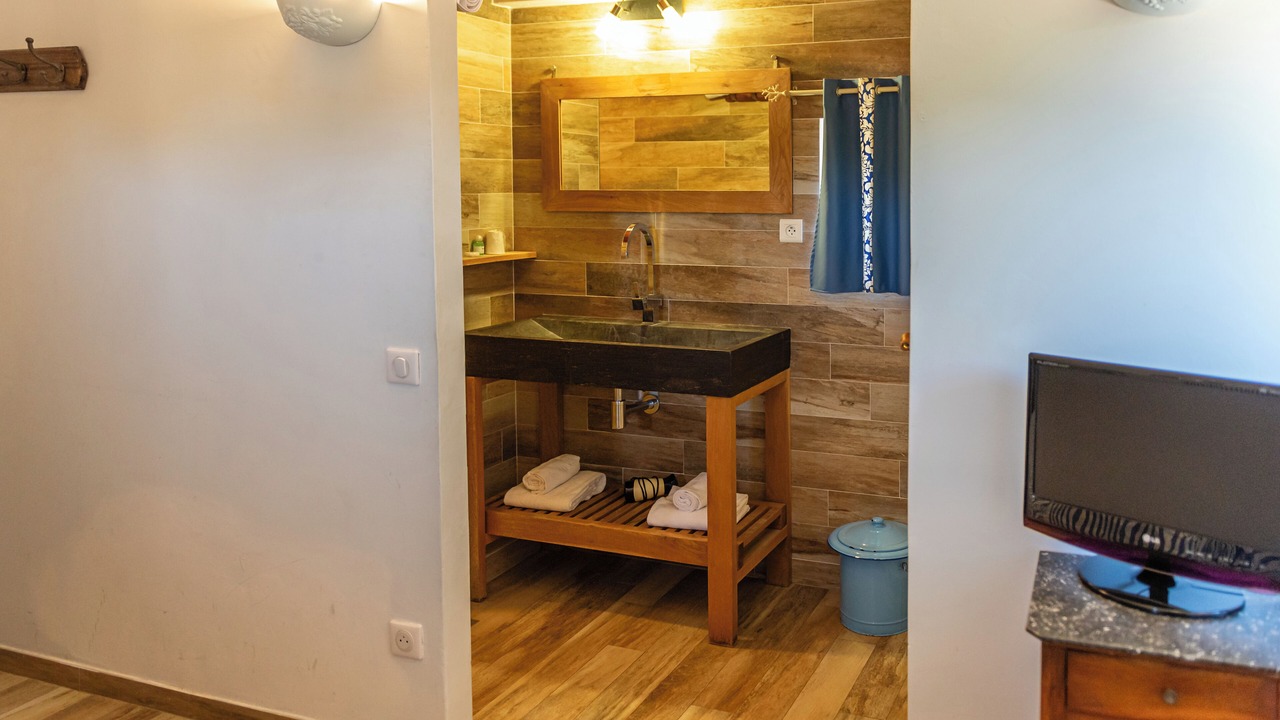 Photo of Bathroom in Moules-et-Baucels