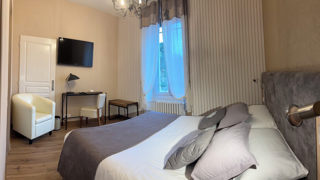 Photo of Bedroom in Lons-le-Saunier