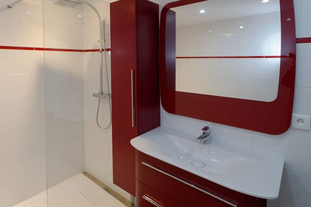 Photo of Bathroom in Fontiers-Cabardes