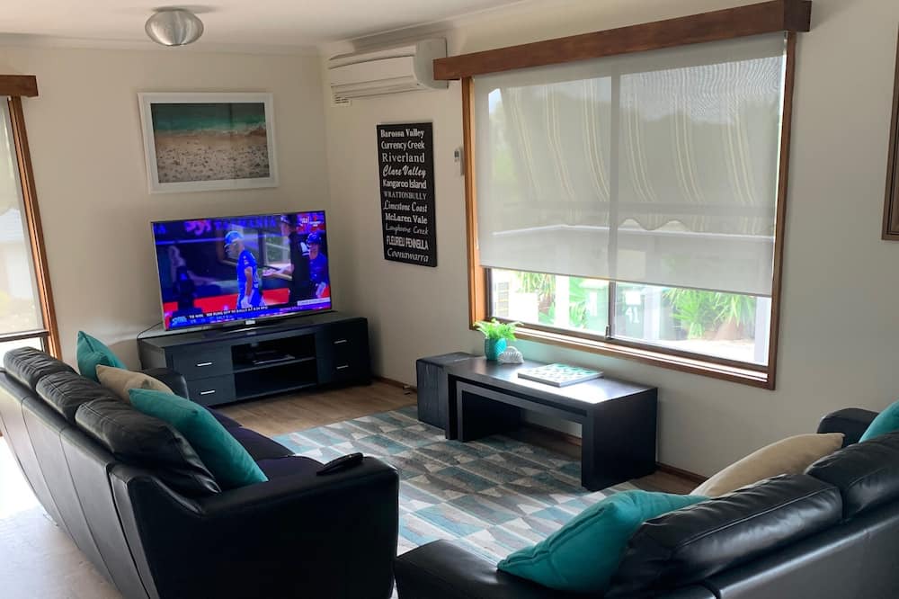 Photo of Livingroom in Hayborough